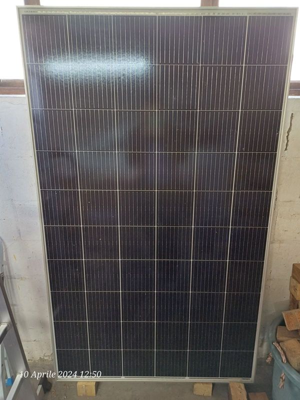 24V Starter Solar Kit: 2x 335W panels, MPPT solar charger controller, inverter, batteries, cables