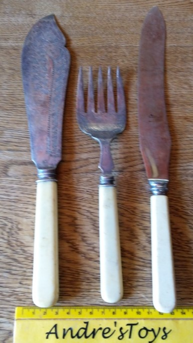 Fish Bone knife&#39;s and fork set vintage in nice condition