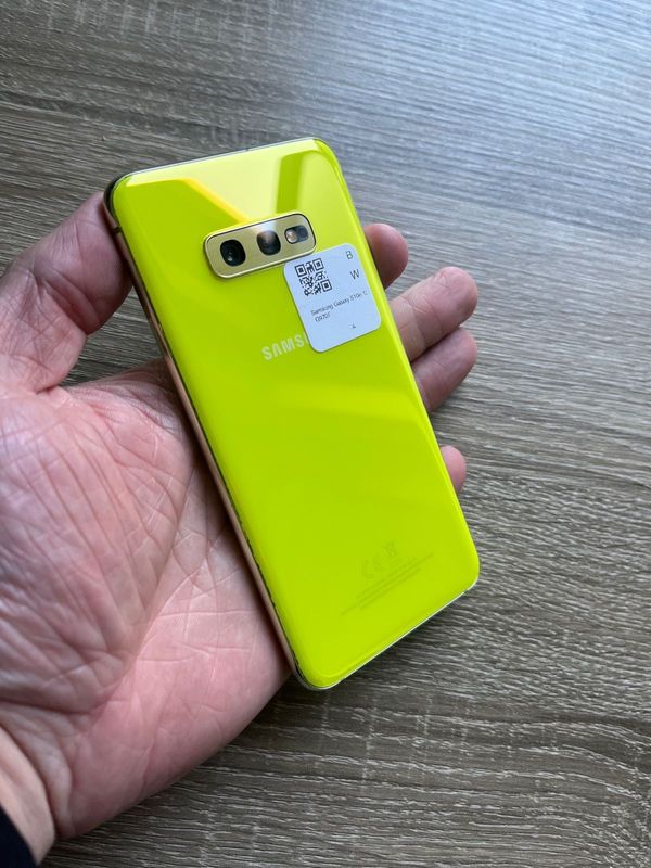 Samsing S10e 128 GB Yellow Available - (Excellent condition) (R3000)