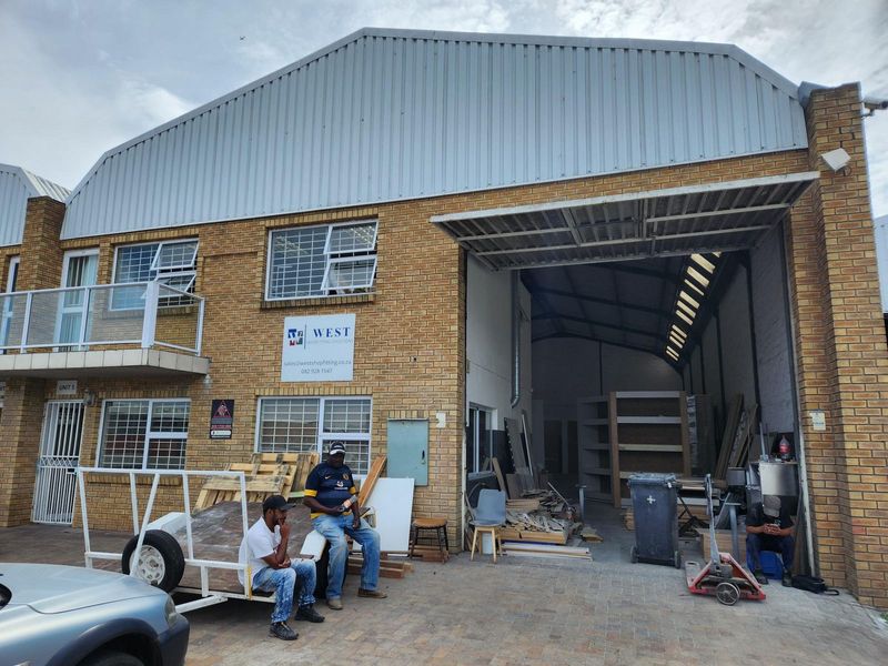360m2 Warehouse TO LET in BLACKHEATH