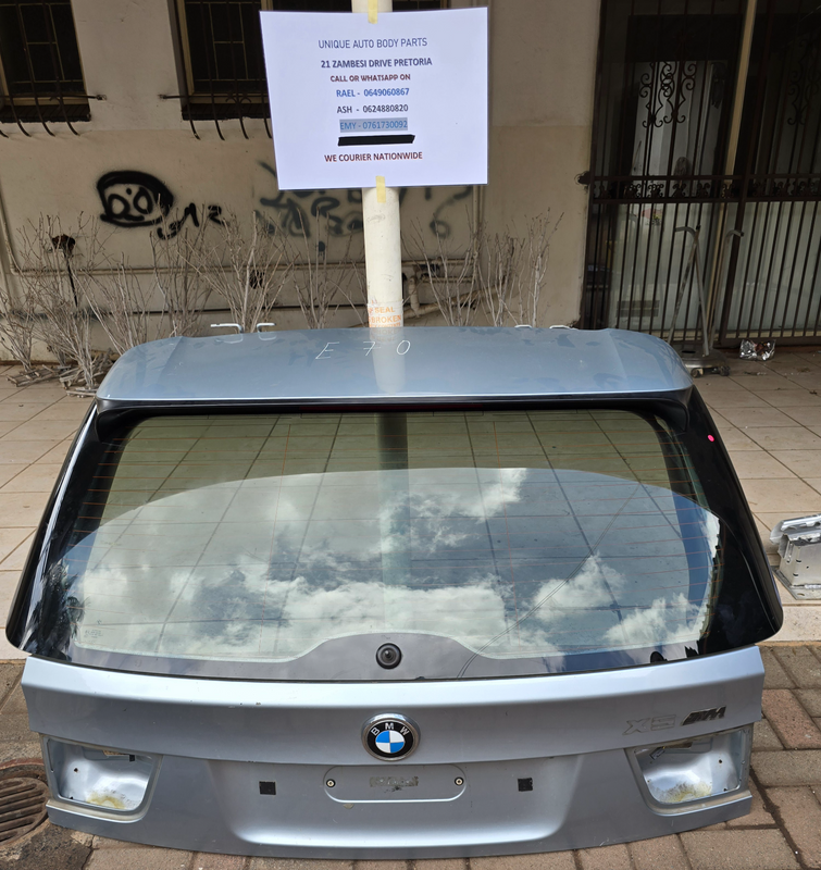 Bmw x5 E70 tailgate with glass and wiring harness