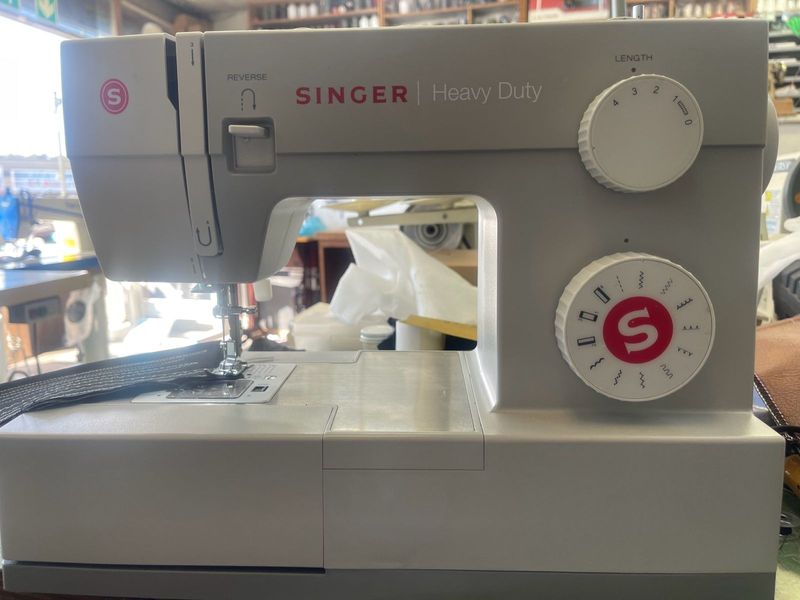 SINGER HEAVY DUTY 4410 Domestic sewing machine