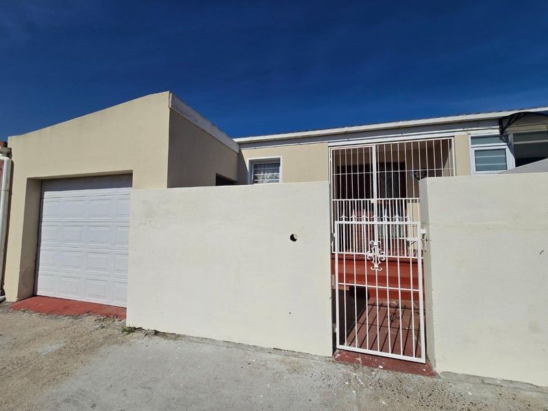 House For Sale in Rocklands, Mitchells Plain