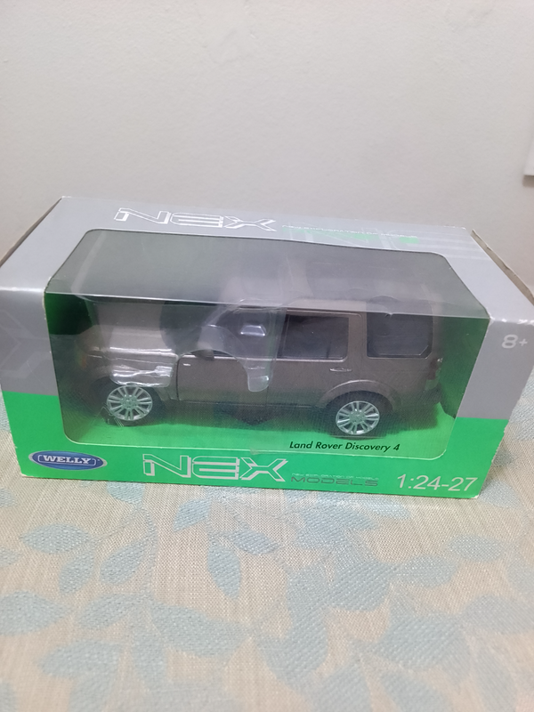 Land rover discovery 4 model