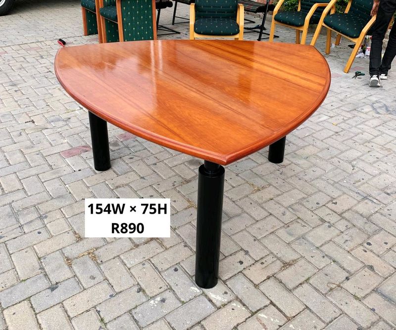 EXCELLENT QUALITY MEETING TABLE FOR SALE