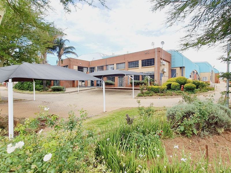 11606m² Industrial To Let in Halfway House at R58.00 per m²