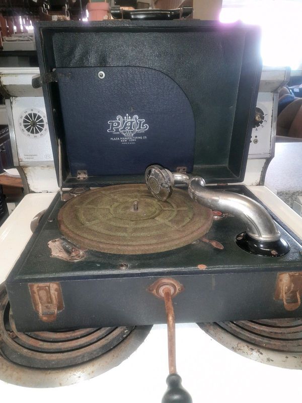 Antique suitcase gramaphone