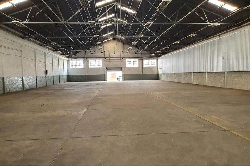1500m2 Portal Style Warehouse To Let in Deal Party