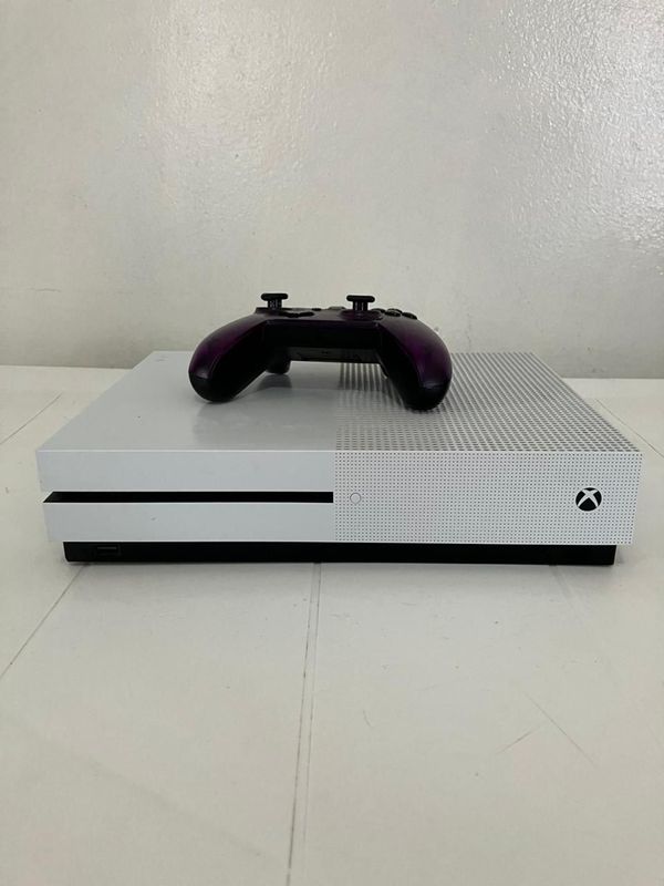 Xbox one s (controller&#43;eafc24)