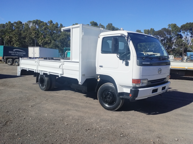 2011 NISSAN UD40 (4 TON) WITH DROP SIDES BODY
