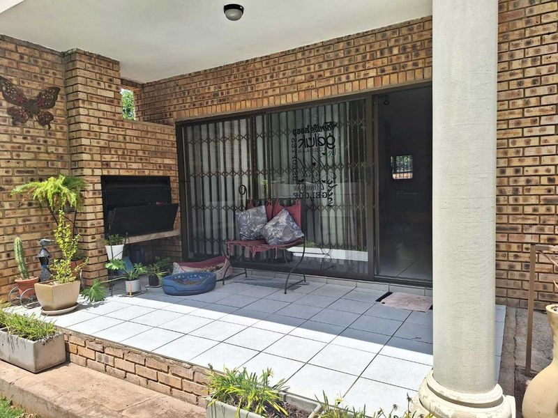 Modern townhouse for sale in Meyerton Central