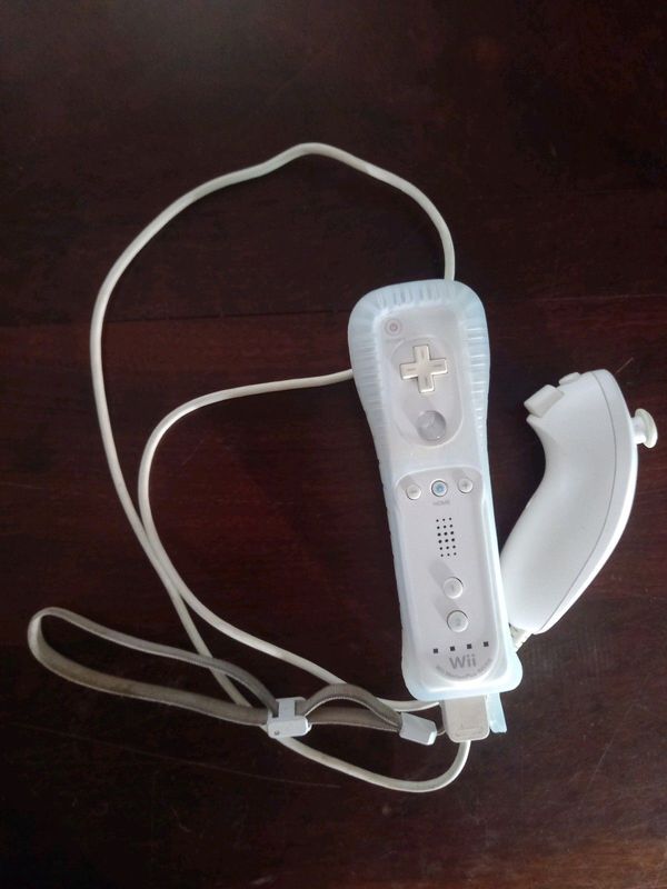Nintendo Wii Remote And Nunchuck Bundle