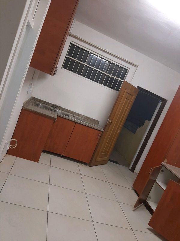 2 bedroom house for rent in Reservoir Hills. Prepaid water &amp; electricity. Available immediately
