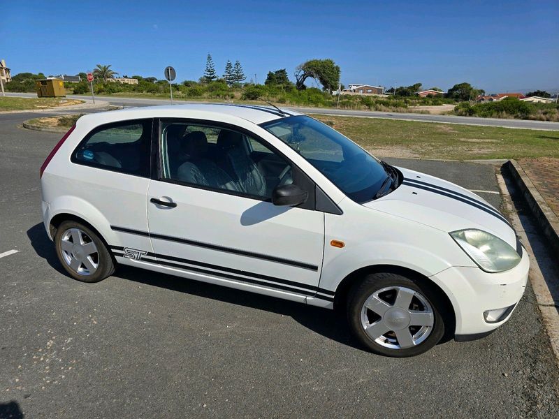 Ford fiesta 1.4 (negotiable)