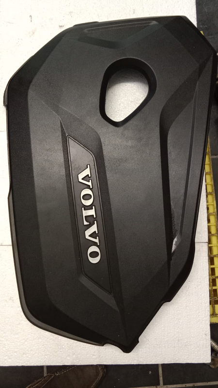 2014 Volvo V40 T3 Engine Cover available