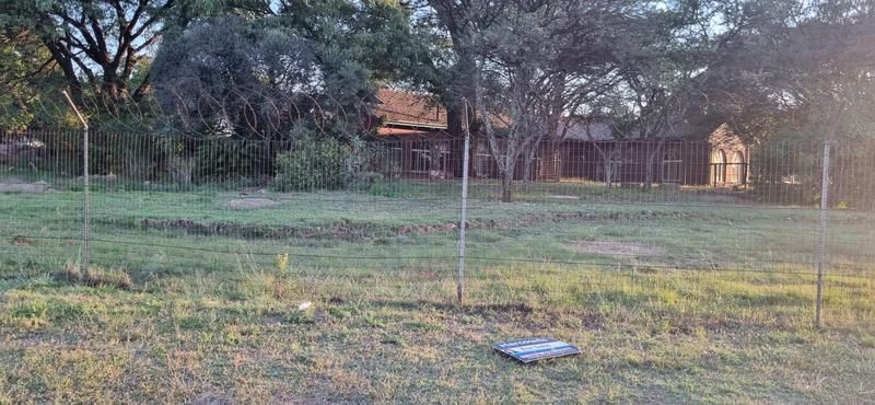 2 houses in the plot in centurion monavoni with all fittings for reduced to R3.5million on a huge...