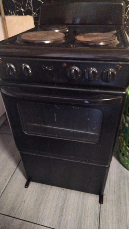Tv and 3 plate Stove for sale