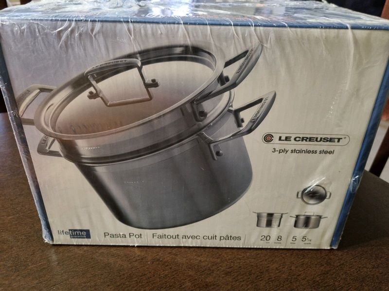 Le Creuset stainless steel pot with colander - brand new in the box