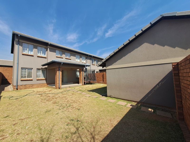 4 Bedroom house in Mooikloof Ridge For Sale