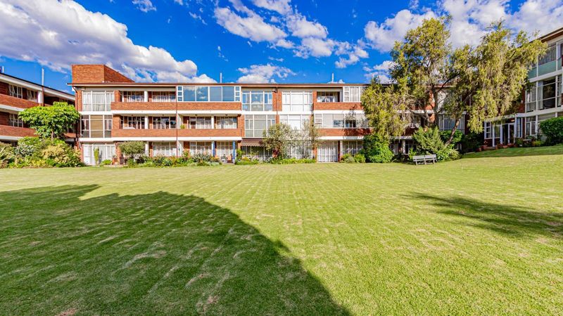 Secure Simplex apartment  with gardens, pool - complex living