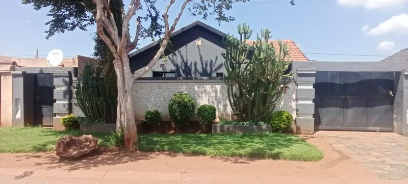 2 Bedroom House For Sale In Protea Glen Ext 4