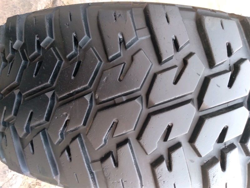1x 255/55/19 goodyear tyre fairly used 89%thread excellent condition