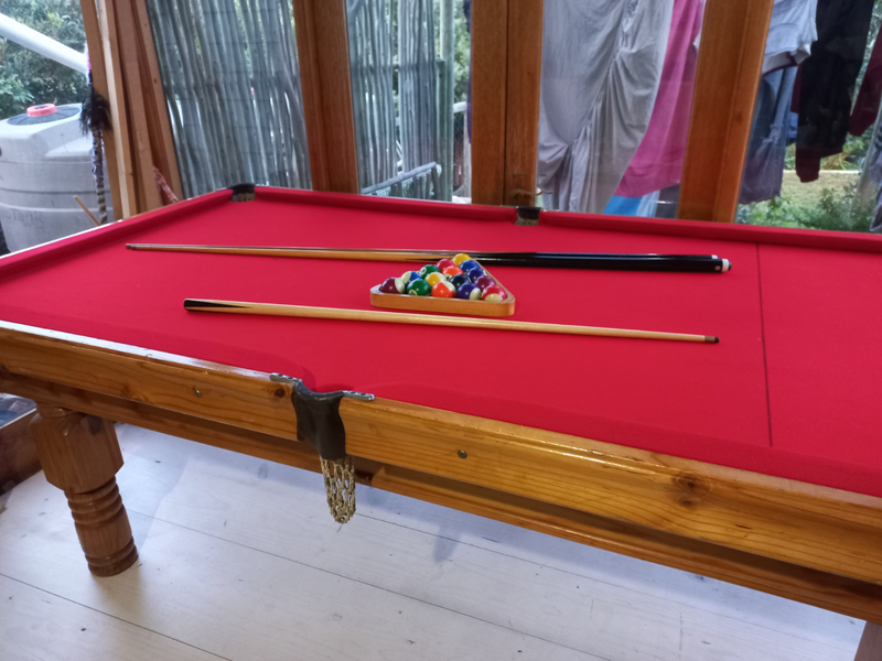 Excellent condition and truly beautiful classic Pool Table