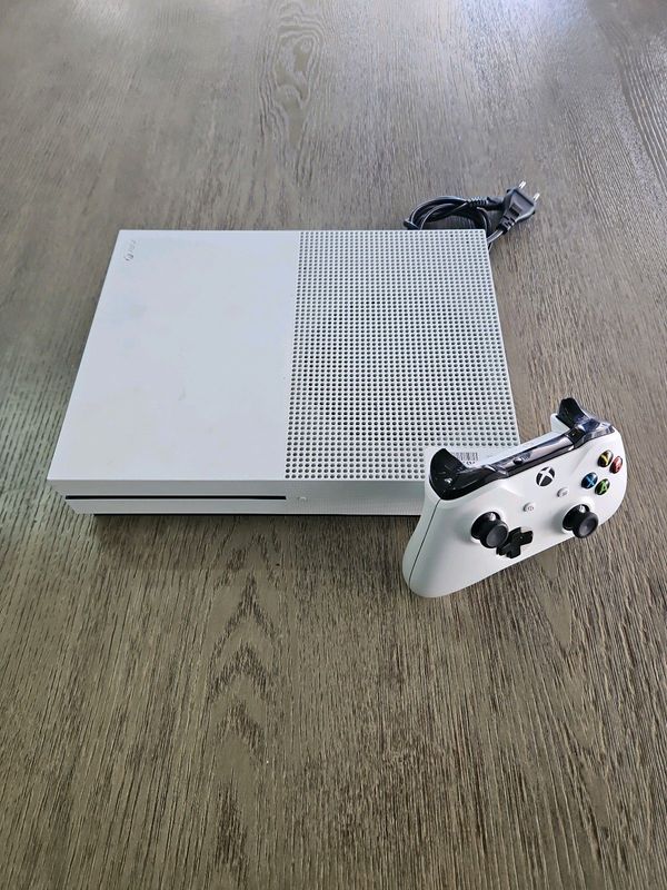 XBOX ONE S GAMING CONSOLE