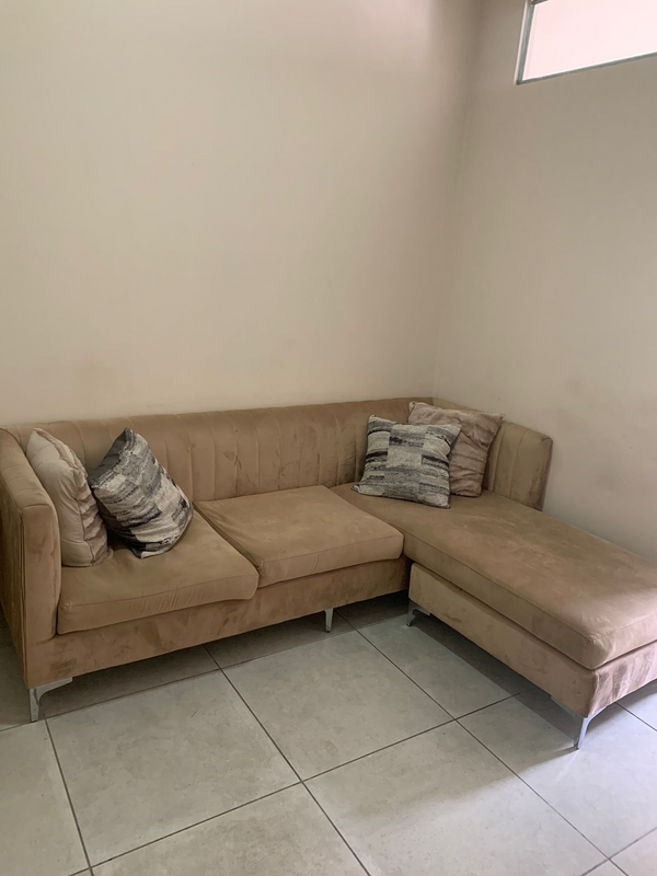 Selling a second hand velvet couch