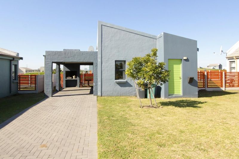 Fabulous Freehold Fourleaf townhouse in popular Parsonsvlei for sale!