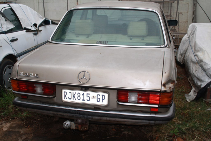 1986 Mercedes-Benz W123 Sedan