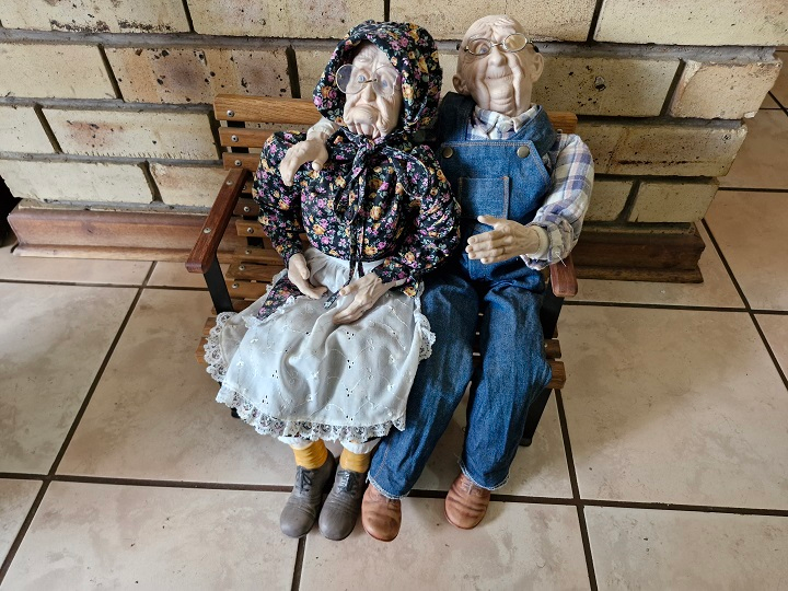 Bargain ! Just Beautiful ! Vintage Porcelain Old Couple on the bench !