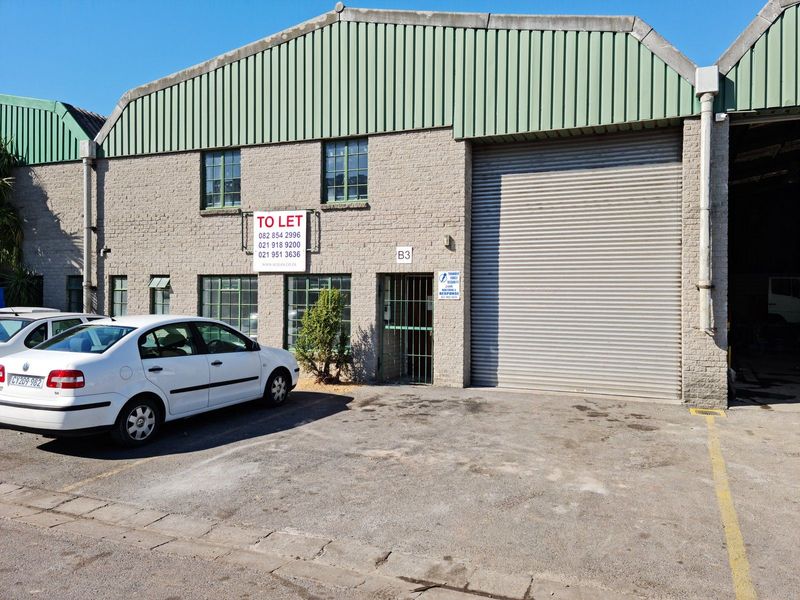 316m2 Industrial Warehouse with 110m2 enclosed Yard To Let in Blackheath Industrial
