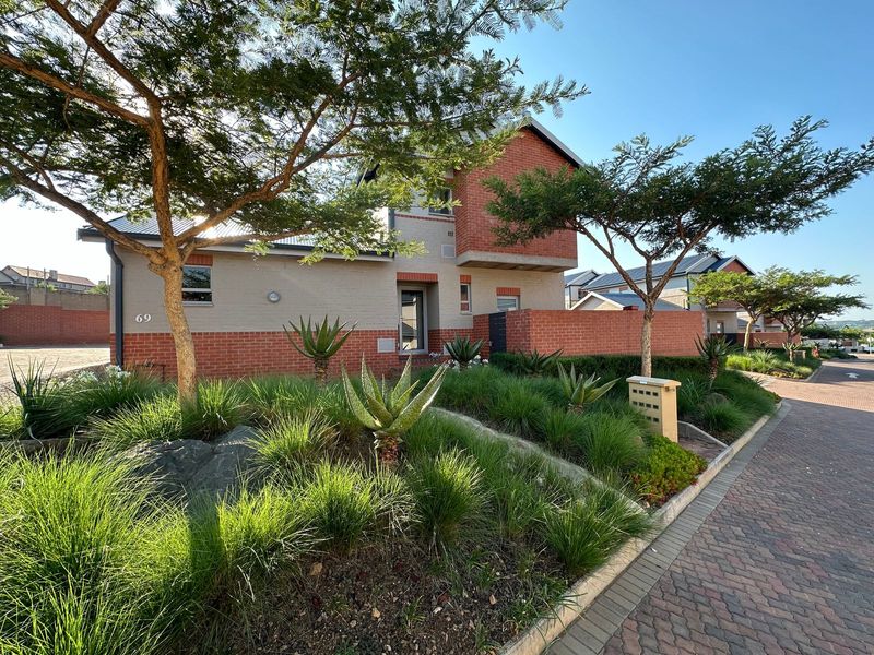 Immaculate Townhouse in sought after The Hills Game Reserve Estate