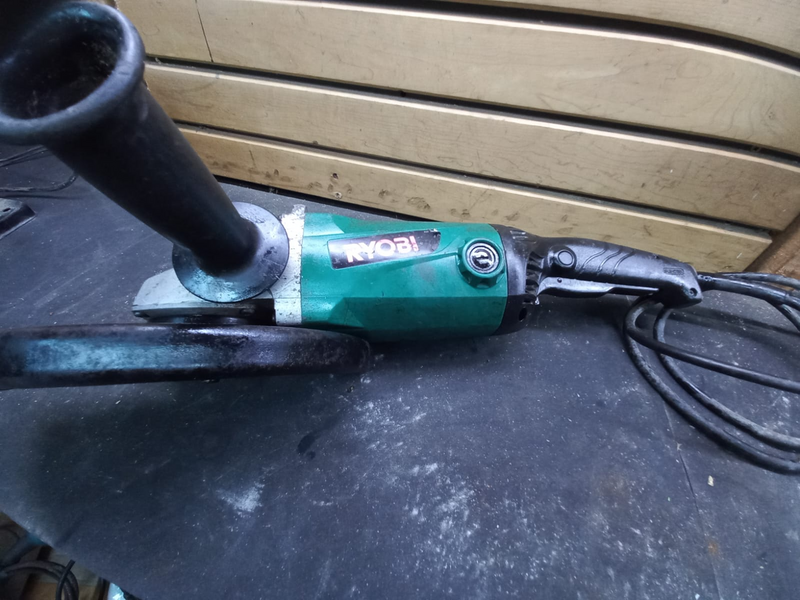 Ryobi 230mm Angle Grinder G232