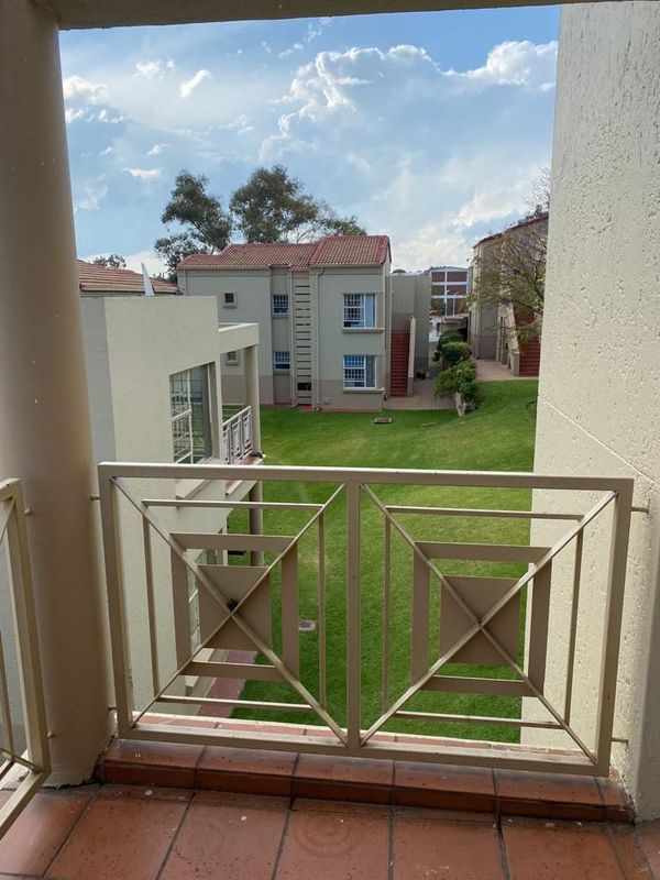 SECURED 2 BED APARTMENT IN A WELL MANTAINED COMPLEX
