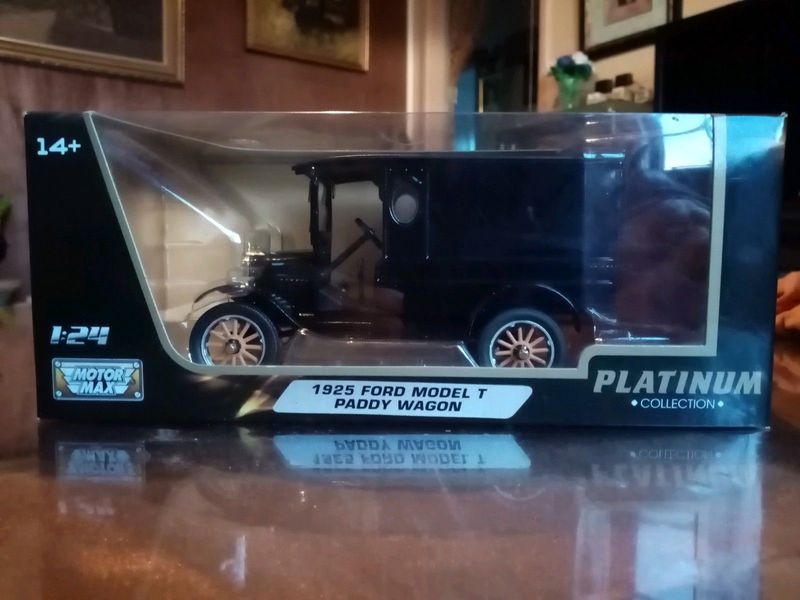 1;24 Die-Cast 1925 Ford model T Paddy wagon for sale R350. Call Paul Cell 0794954164 or W-app only