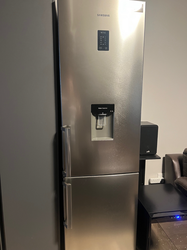 Samsung No Frost Fridge / Freezer with water dispenser