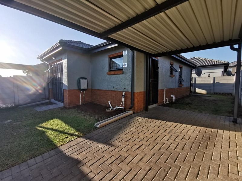 A Modern 3 Bedroom, 2 Bathroom Rental Home Ideal for Small Family