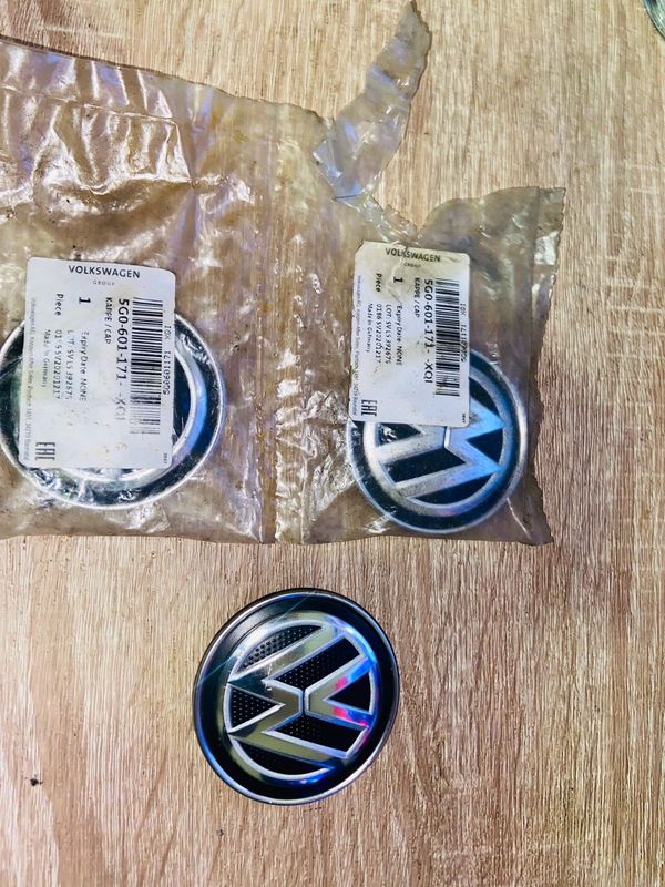 Golf wheel badges