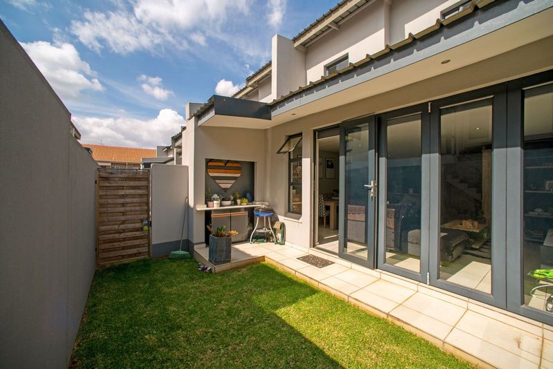 Immaculate &amp; Modern Double Storey Family Home
