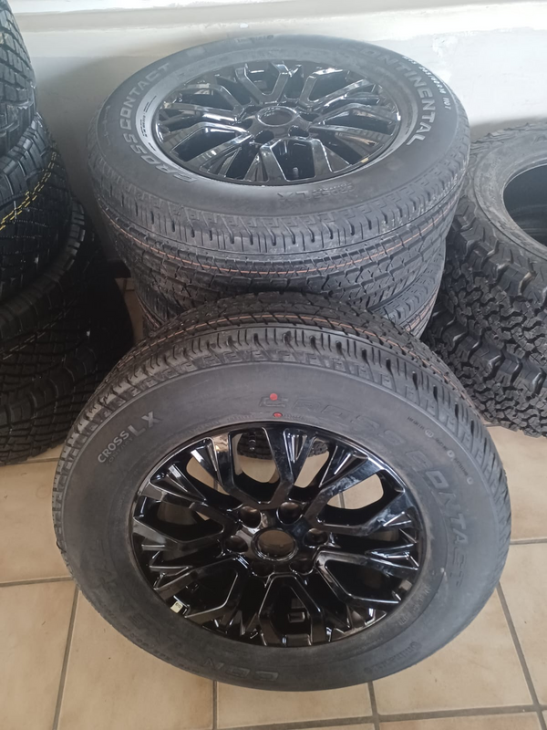 18inch Ford Thunder/Stormtrak original mags with 265/60/18 Continental CrossContact set R16000.