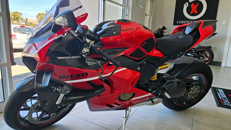 2022 DUCATI PANIGALE V4 - ONLY 1850KM!!!