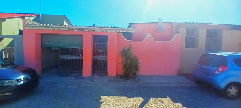 THREE BEDROOM HOUSE FOR SALE WITH SEPERATE ENTRANCE IN KHAYELITSCHA (AL)