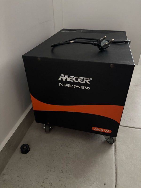 Mecer trolley inverter UPS for sale!!2400va UPS with x2 100ah gel batteries included