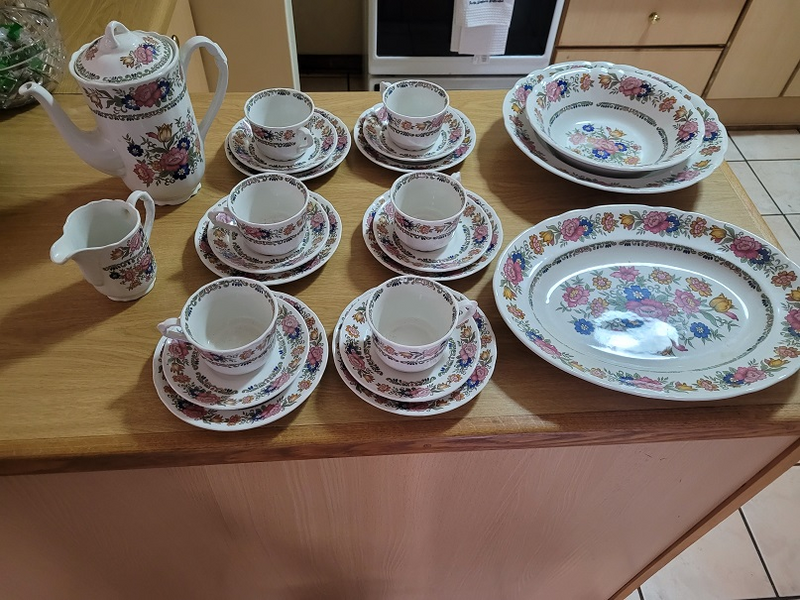 Bargain ! Quality Vintage Spanish Porcelain Tea Set !!
