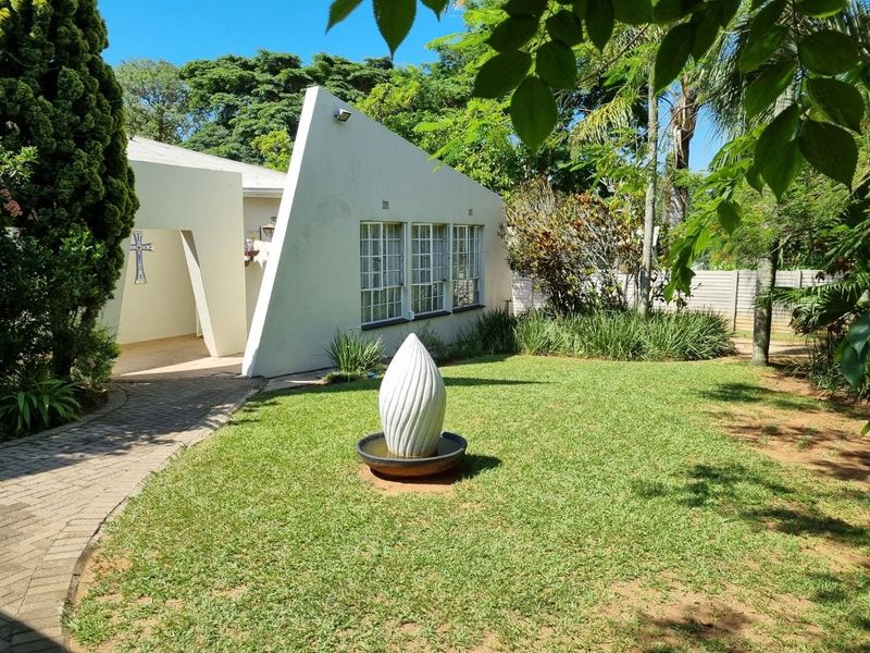 3 Bedroom home with 2 bedroom Garden Cottage in White River Ext 1