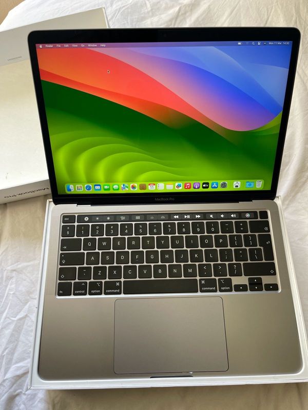 2020 MacBook Pro Core i5 (16GB, 256GB) Touchbar