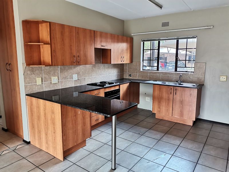 .Sonneveld - Top Location, Modern, Secure and affordabe/Pet friendly -.R869 000.00neg