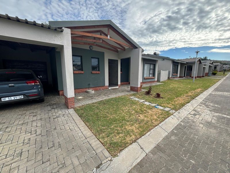 Apartment in Waterkloof East For Sale
